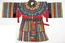 宮衣-Theatrical Robe for the Role of a Princess with a cloud collar motif.