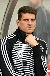 Gómez on the bench
