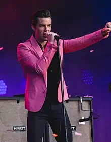 Flowers performing with the Killers in 2017