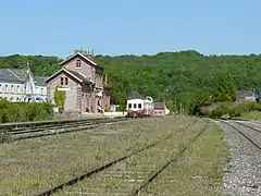 X 3817, préservé par le CFTVA, en gare de Lumbres.