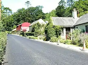 Cottages and barn - geograph.org.uk - 903321.jpg