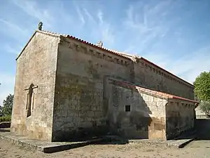 The Church of Azinheira has a square east end with small apsidoles.