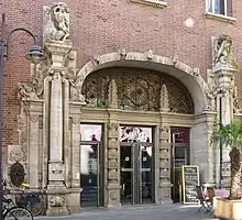 Kontorhaus portal