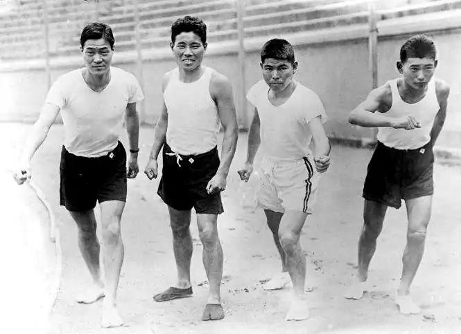 Marathoniens japonais 1920.jpg