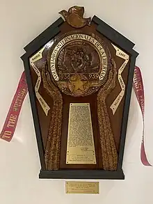Spanish Civil War Memorial Manchester Central Library it shows A relief carved pair of hands on a backboard with the inscription Voluntarios Internacionales de la Libertad dedicated to the men & women from the Greater Manchester area who fought against fascism in Spain