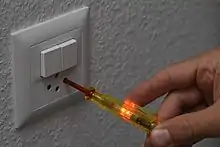 Voltage-test screwdriver